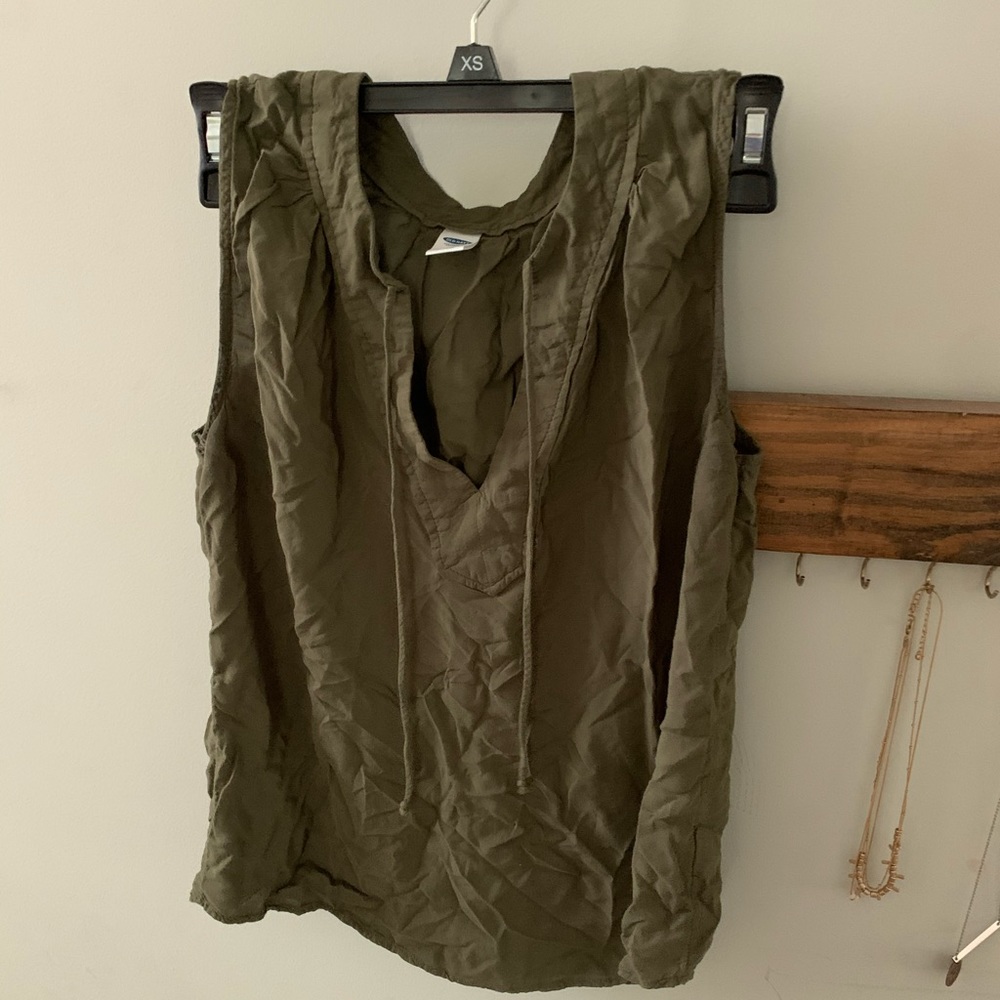 Sleeveless safari blouse v-neck with ties